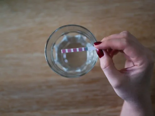Positive water hardness test strip
